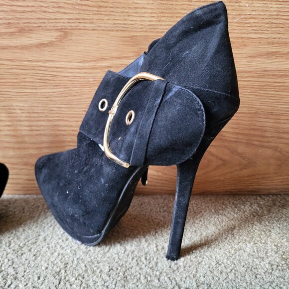 Black 4" heels by Dollhouse - Picture 2 of 4